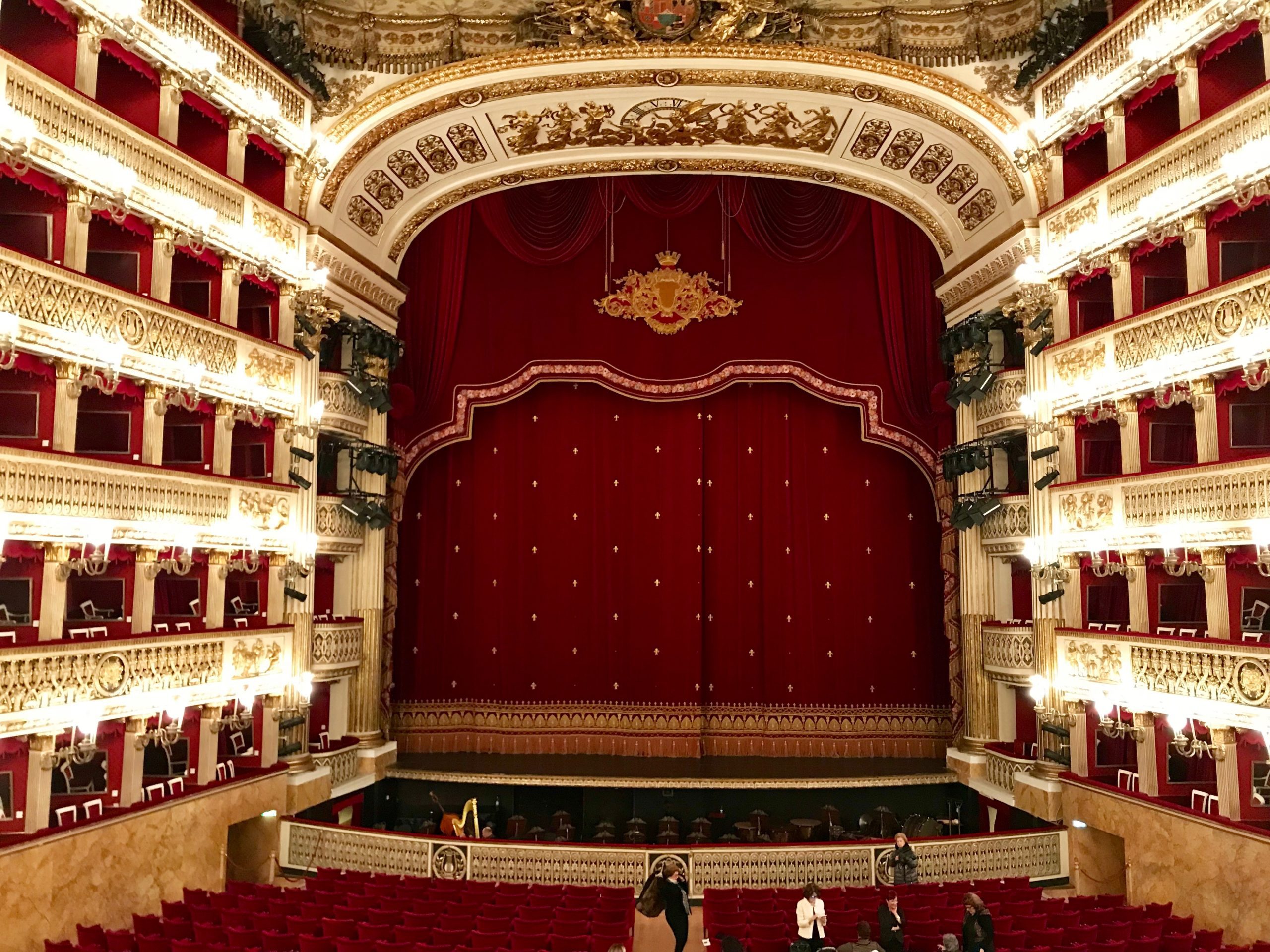 Опера в Неаполе